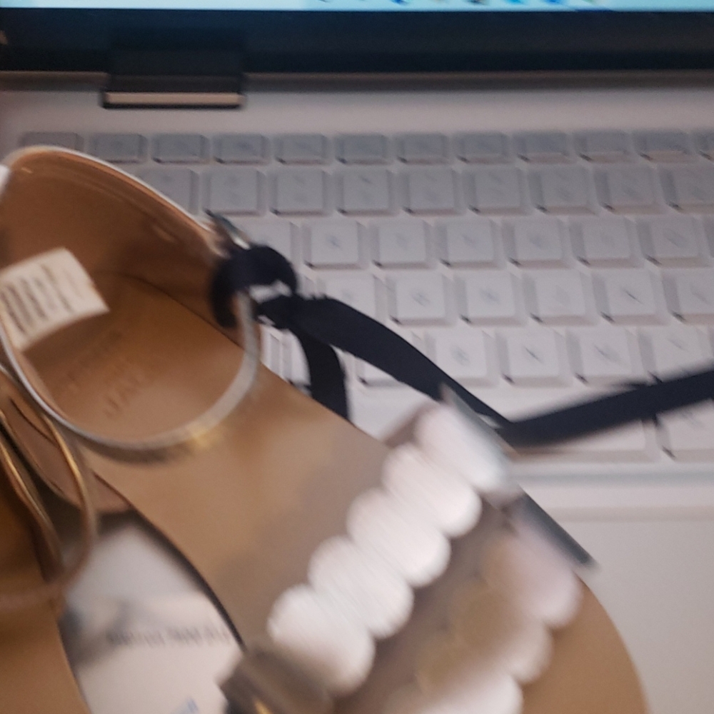 Shoe - Picture 3 of 3